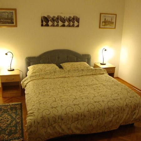 Centre Point Apartment Podgorica Bilik gambar